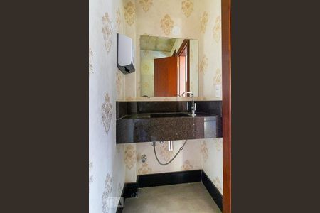 Casa à venda com 620m², 4 quartos e 4 vagas Casa à venda com 620m², 4 quartos e 4 vagasLavabo 2