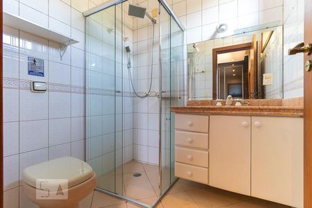 Casa à venda com 620m², 4 quartos e 4 vagas Casa à venda com 620m², 4 quartos e 4 vagasBanheiro da suíte 2