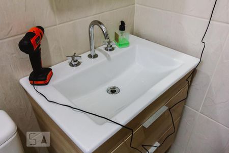 Casa à venda com 240m², 3 quartos e 2 vagasBanheiro da Suíte 2 Pia