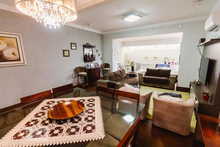 Casa à venda com 240m², 3 quartos e 2 vagasSala