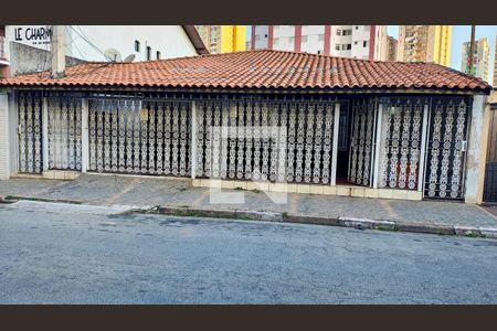 Fachada de casa à venda com 3 quartos, 200m² em Centro, Osasco