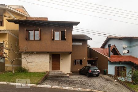 Casa de condomínio à venda com 252m², 4 quartos e 2 vagas Casa de condomínio à venda com 252m², 4 quartos e 2 vagasFachada