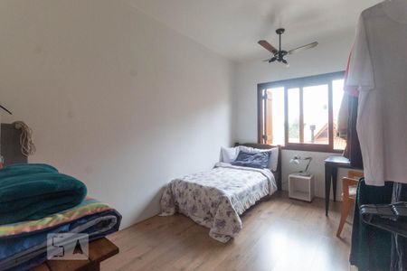 Casa de condomínio à venda com 252m², 4 quartos e 2 vagas Casa de condomínio à venda com 252m², 4 quartos e 2 vagasQuarto 1