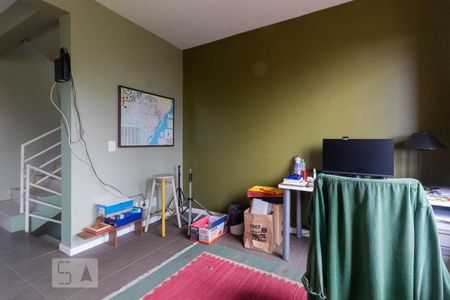 Casa de condomínio à venda com 252m², 4 quartos e 2 vagas Casa de condomínio à venda com 252m², 4 quartos e 2 vagasEstar Secundário