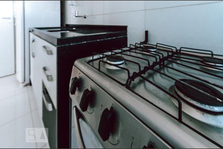 Detalhe cozinha de apartamento para alugar com 2 quartos, 60m² em Boca do Rio, Salvador