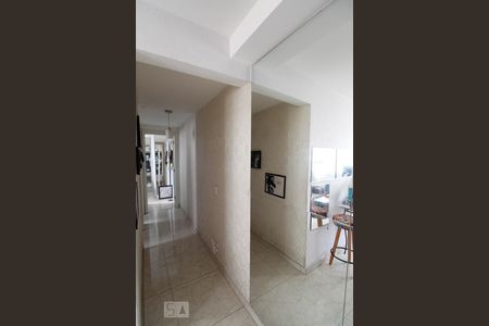 Corredor de apartamento à venda com 2 quartos, 45m² em Jardim Las Vegas, Guarulhos