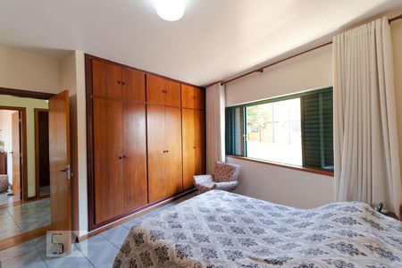 Casa à venda com 247m², 5 quartos e 3 vagasSuíte