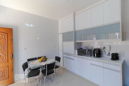 Casa à venda com 247m², 5 quartos e 3 vagas Casa à venda com 247m², 5 quartos e 3 vagasCozinha