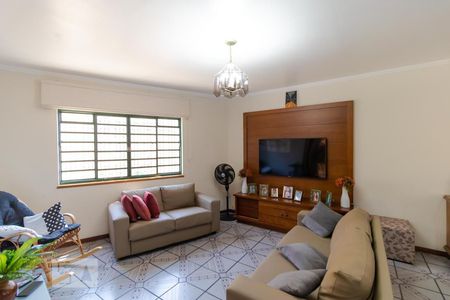 Casa à venda com 247m², 5 quartos e 3 vagas Casa à venda com 247m², 5 quartos e 3 vagasSala de TV