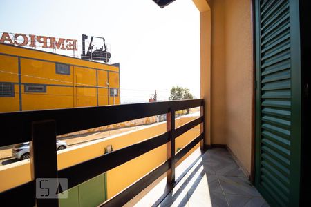 Casa à venda com 247m², 5 quartos e 3 vagas Casa à venda com 247m², 5 quartos e 3 vagasSacada do Quarto 01