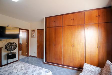 Casa à venda com 247m², 5 quartos e 3 vagas Casa à venda com 247m², 5 quartos e 3 vagasSuíte