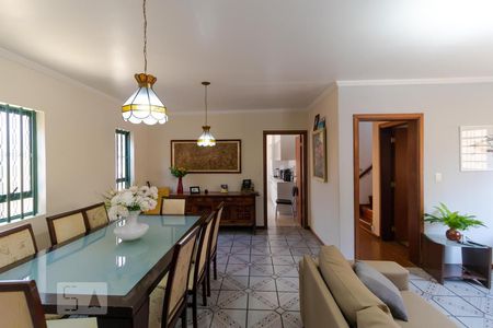 Casa à venda com 247m², 5 quartos e 3 vagasSalas