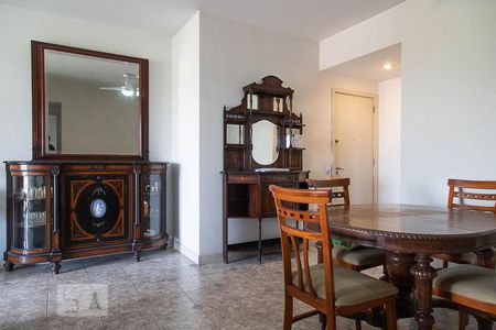 Sala de apartamento para alugar com 4 quartos, 129m² em Barra da Tijuca, Rio de Janeiro