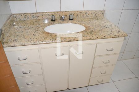 Casa à venda com 135m², 3 quartos e 2 vagasBanheiro 1