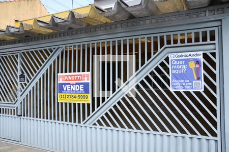 Casa à venda com 135m², 3 quartos e 2 vagasFachada