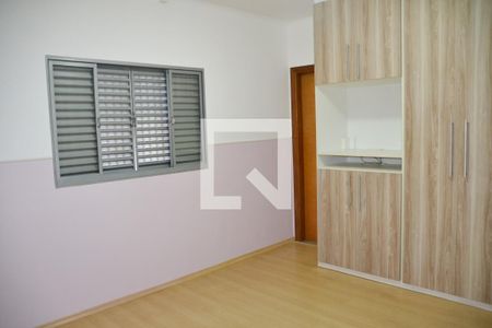 Casa à venda com 135m², 3 quartos e 2 vagasQuarto 