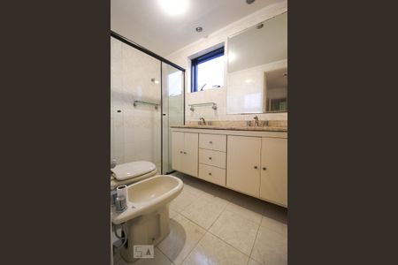 Apartamento à venda com 116m², 3 quartos e 2 vagas Apartamento à venda com 116m², 3 quartos e 2 vagasBanheiro da Suíte