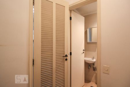 Apartamento à venda com 116m², 3 quartos e 2 vagas Apartamento à venda com 116m², 3 quartos e 2 vagasQuarto de Serviço