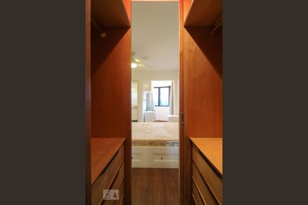 Apartamento à venda com 116m², 3 quartos e 2 vagas Apartamento à venda com 116m², 3 quartos e 2 vagasCloset da Suíte