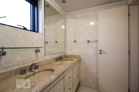 Apartamento à venda com 116m², 3 quartos e 2 vagas Apartamento à venda com 116m², 3 quartos e 2 vagasBanheiro da Suíte