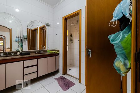 Casa à venda com 450m², 6 quartos e 4 vagasBanheiro da Suíte 1 andar superior