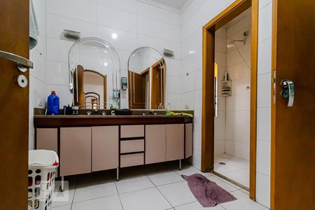 Casa à venda com 450m², 6 quartos e 4 vagasBanheiro da Suíte 1 andar superior