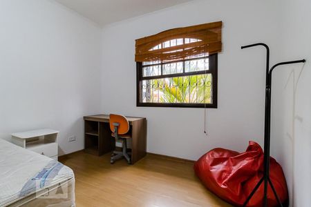 Casa à venda com 450m², 6 quartos e 4 vagasQuarto 1 andar superior