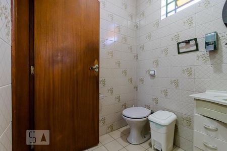 Casa à venda com 450m², 6 quartos e 4 vagasBanheiro andar superior