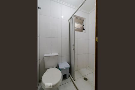 Casa à venda com 450m², 6 quartos e 4 vagasBanheiro da Suíte 4 do andar inferior