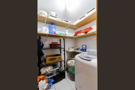 Casa à venda com 450m², 6 quartos e 4 vagasLavanderia