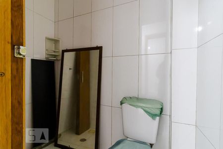 Casa à venda com 450m², 6 quartos e 4 vagasBanheiro da Suíte 4 do andar inferior