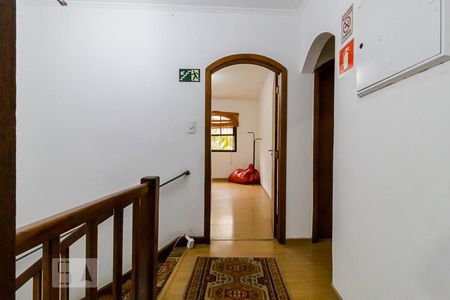 Casa à venda com 450m², 6 quartos e 4 vagasCorredor andar superior