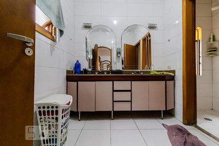 Casa à venda com 450m², 6 quartos e 4 vagasBanheiro da Suíte 1 andar superior