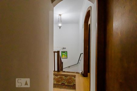 Casa à venda com 450m², 6 quartos e 4 vagasCorredor andar superior