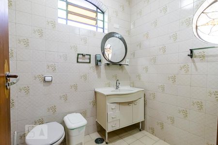 Casa à venda com 450m², 6 quartos e 4 vagasBanheiro andar superior