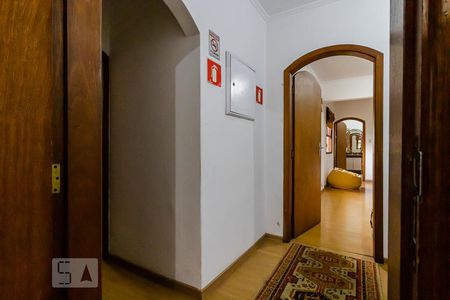 Casa à venda com 450m², 6 quartos e 4 vagasCorredor andar superior