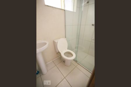 Banheiro de kitnet/studio para alugar com 1 quarto, 30m² em Vila Zat, São Paulo