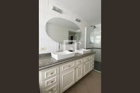 Apartamento à venda com 284m², 4 quartos e 4 vagasBanheiro da Suíte 2