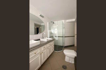 Apartamento à venda com 284m², 4 quartos e 4 vagasBanheiro da Suíte 2