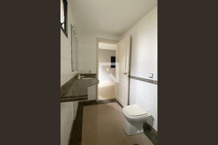 Apartamento à venda com 284m², 4 quartos e 4 vagasBanheiro da Suíte 1