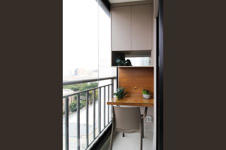 Varanda  de kitnet/studio para alugar com 1 quarto, 28m² em Indianópolis, São Paulo