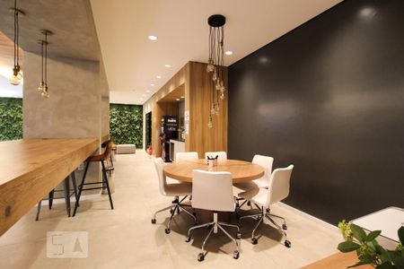 Studio para alugar com 28m², 1 quarto e sem vaga Studio para alugar com 28m², 1 quarto e sem vagaHall/Espaço Gourmet