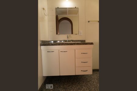 Apartamento à venda com 119m², 3 quartos e 2 vagas Apartamento à venda com 119m², 3 quartos e 2 vagasBanheiro Suíte