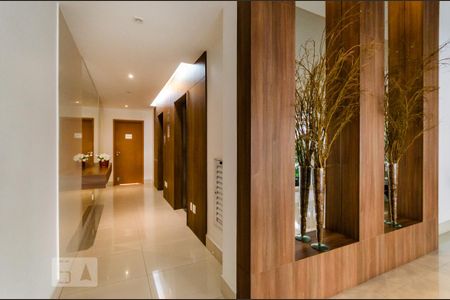 Apartamento para alugar com 77m², 2 quartos e 1 vaga Apartamento para alugar com 77m², 2 quartos e 1 vagaHall de entrada