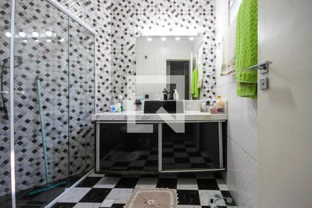 Casa à venda com 257m², 3 quartos e 4 vagasBanheiro da Suíte 02