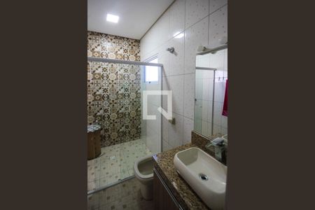 Casa à venda com 257m², 3 quartos e 4 vagasBanheiro da Suíte