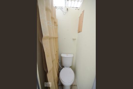 Casa para alugar com 60m², 2 quartos e sem vaga Casa para alugar com 60m², 2 quartos e sem vagaBanheiro do Quintal