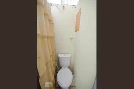 Casa para alugar com 60m², 2 quartos e sem vaga Casa para alugar com 60m², 2 quartos e sem vagaBanheiro do Quintal