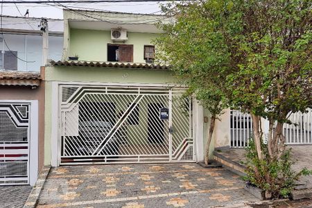Casa à venda com 212m², 3 quartos e 2 vagas Casa à venda com 212m², 3 quartos e 2 vagasFachada da Casa