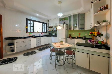 Casa à venda com 212m², 3 quartos e 2 vagas Casa à venda com 212m², 3 quartos e 2 vagasCozinha